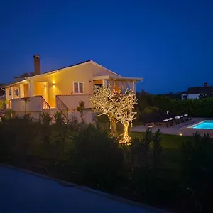 https://luxury-apartments-david-porec.in-istria.net
